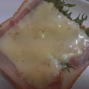 レタス・ハム・チーズのトースト